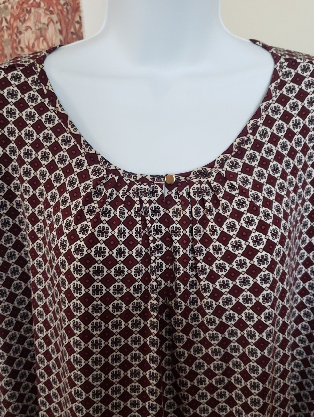Liz Claiborne Burgundy and White Geometric Scoop Neck Top, 3X - Picture 2 of 11